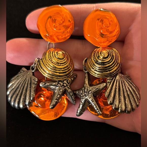 Vintage Jewelry - VTG Gorgeous Shell Starfish Earrings